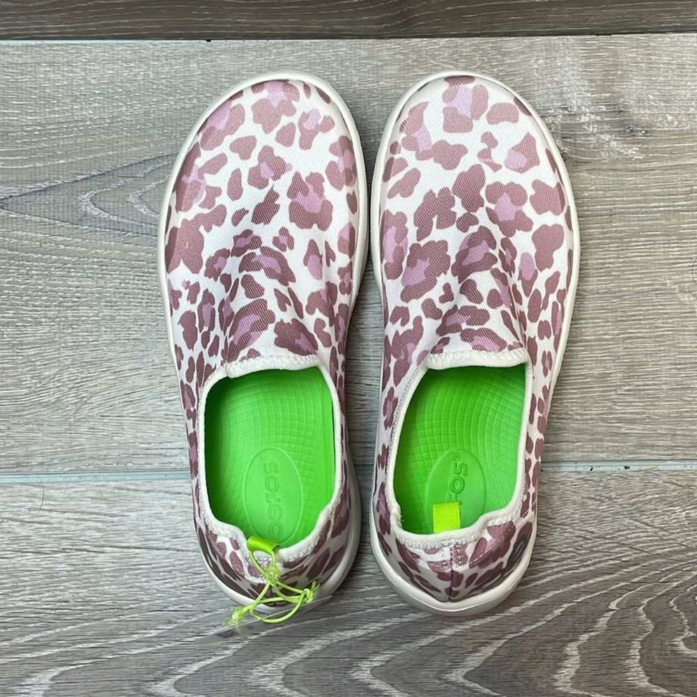 OOFOS Women's Slip-On Sneakers Pink Leopard Pattern - Picture 5 of 11